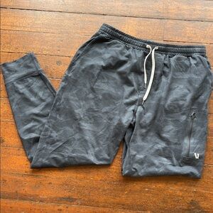 Men's Vuori Sunday Performance Jogger Pants. Mens Large.